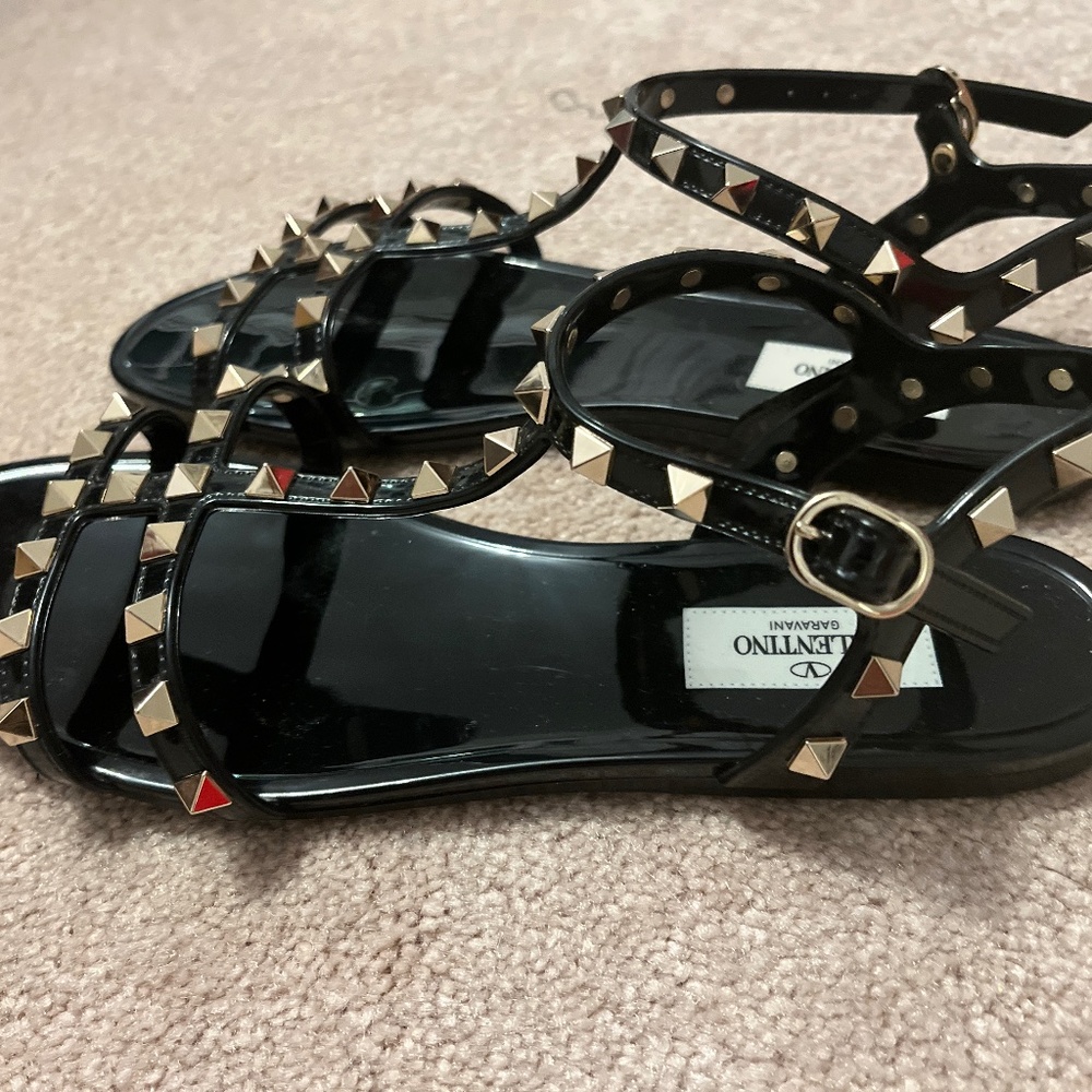 Sandals - Picture 1 of 8